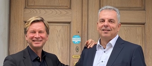 Joe Kaltschmid, CEO Infinco, und Alexander Kirchknopf, Key Account Manager Infinco Wien vor deren neuen Standort in der Marokkanergasse © LEADERSNET