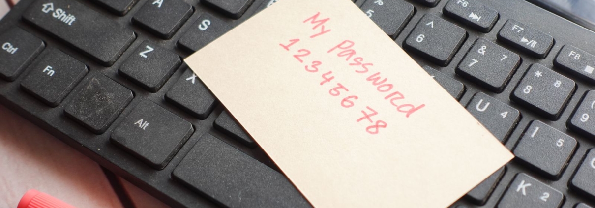 Password auf einem Notizzettel
